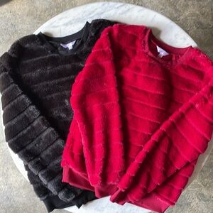 2 No Boundaries Fluffy Sweatshirts Size Medium